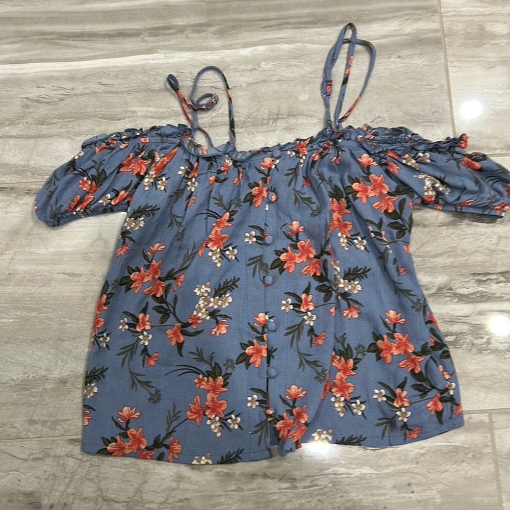American Eagle Blue cold shoulder top. Size XS.